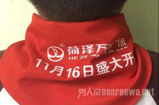 教育部回应红领巾事件 神圣的东西怎么能遭这样玷污呢?