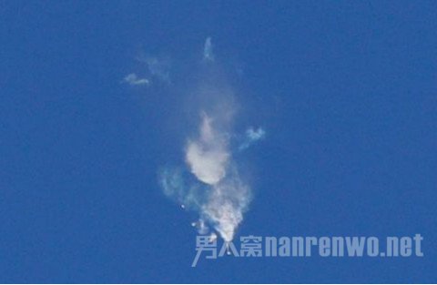 俄飞船发射事故 两位宇航员幸运逃生表现出色
