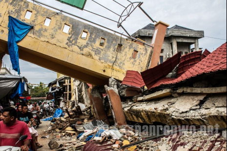 印尼地震海啸遇难人数持续上升 当地政府全力搜救幸存者