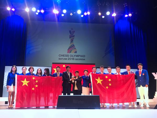 荣耀时刻!中国男/女队双双登上奥赛最高领奖台