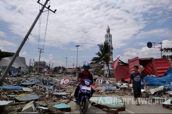 印尼地震海啸遇难人数持续上升 当地政府全力搜救幸存者