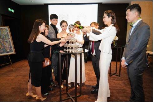 艺术点亮生活-罗拉艺术在北京宝格丽酒店揭幕