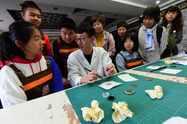 2019“大国工匠出少年”文物修复夏令营在京启动。