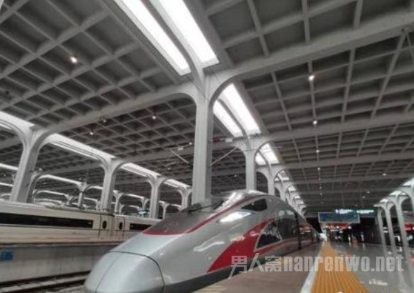 重庆首发直达香港高铁 全程运行7个半小时 走一趟吗