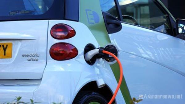 新能源车退役电池达20万吨 网友：智商税加新污染