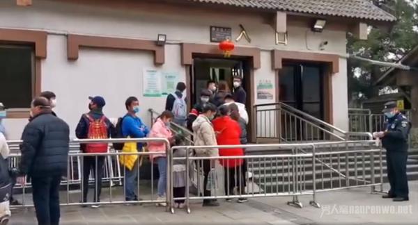 江西武功山游客爆满紧急限流 关闭线下售票窗口