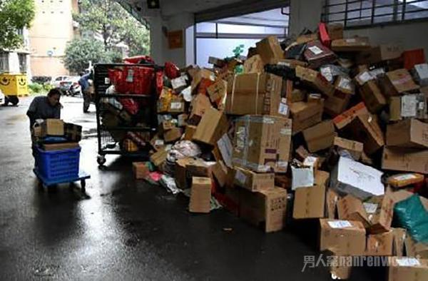 快递业回收再使用包装箱2亿个 网友：建议全国普及