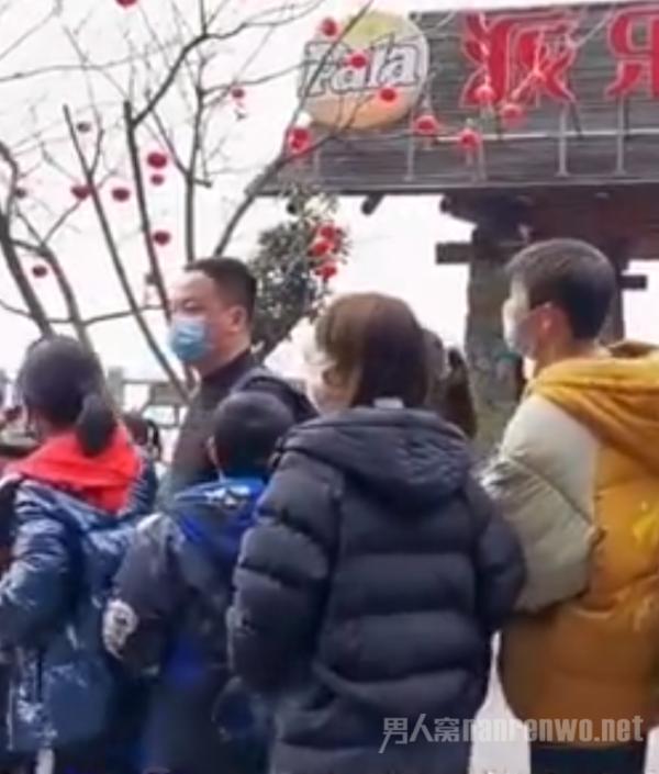 江西武功山游客爆满紧急限流 关闭线下售票窗口