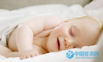 新生儿睡觉一惊一乍的是病了吗？