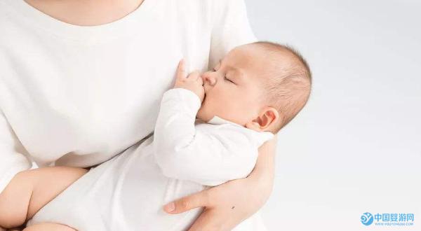纯母乳喂养的宝宝8个月体重14斤正常吗？
