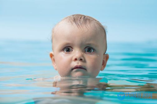 婴儿游泳引起肠胃炎？如何预防宝宝肠胃炎
