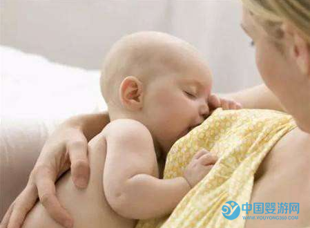 不正确的抱姿可导致宝宝歪脖子