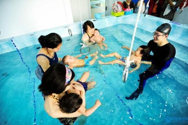 【】与宝宝一起进行亲子游泳有必要吗？