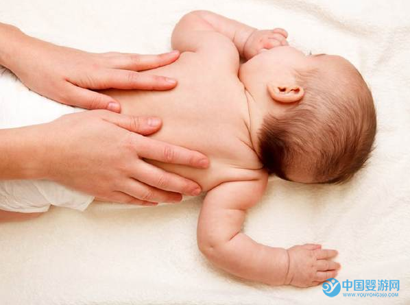 婴儿抚触手法详解 婴儿抚触注意事项 怎么给宝宝做抚触 抚触的好处6