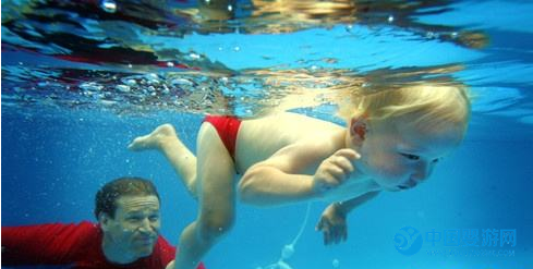 婴儿游泳真的有那么好？宝宝体重太轻可以游泳吗？
