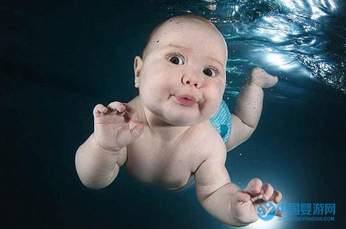 宝宝认生怎么办？不妨带宝宝去婴儿游泳