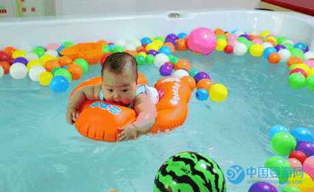 婴儿游泳时间越久越好？这些情况你要知道