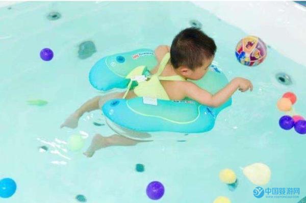 为什么说婴儿游泳促进宝宝大运动发展？