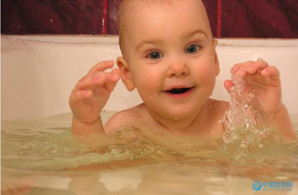 婴儿游泳馆水育师洗澡培训内容及注意事项