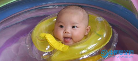 婴儿游泳的这四个好处，越早知道对宝宝越有利