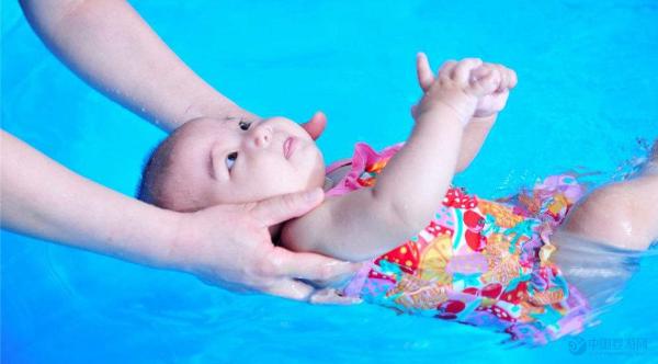 婴儿游泳水育师累吗？掌握这些，一点都不累！