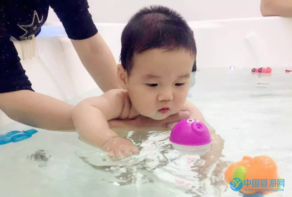 冬季婴儿游泳的好处，这些你知道吗