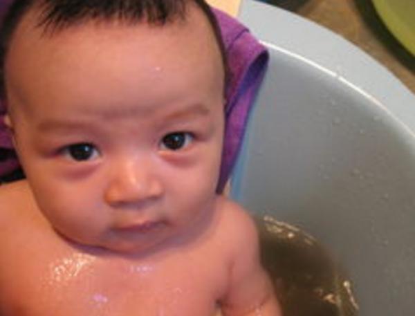 宝宝发烧还可以泡药浴吗？需要注意什么？