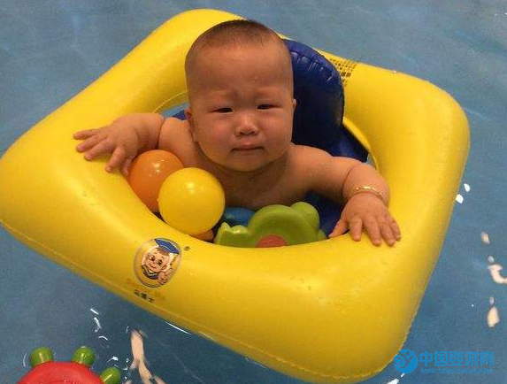 若想让婴儿游泳对宝宝更有利，这些问题一定要知道