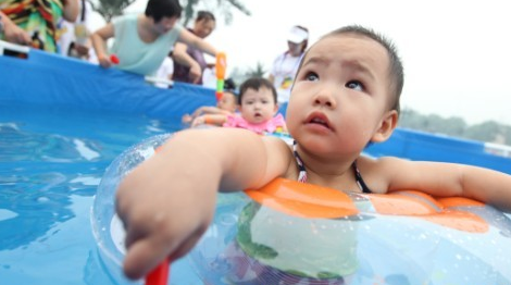 坚持婴儿游泳，宝宝与众不同,婴儿游泳的好处你要懂