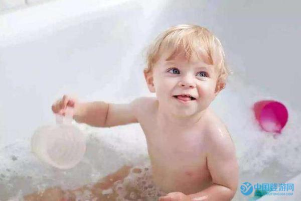 冬季为防止宝宝感冒不洗澡？怎么想的？