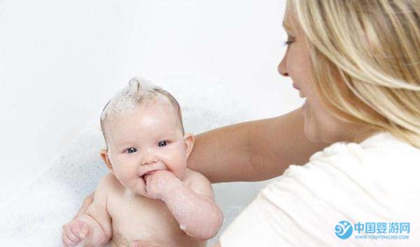 冬季为防止宝宝感冒不洗澡？怎么想的？