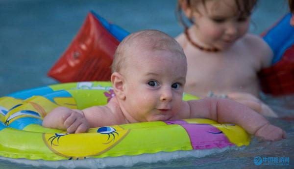 [婴儿游泳]婴儿游泳缓解宝宝肌张力过高需要游多久