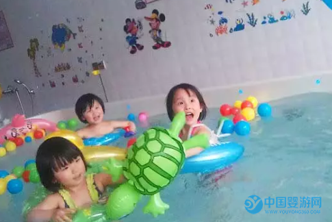 婴儿游泳用什么吸引着广大家长
