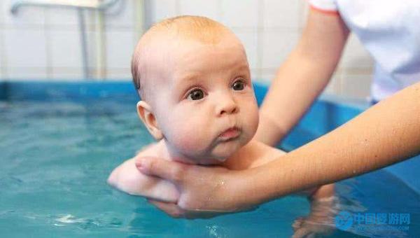 宝宝什么时候游泳最好，原来我们都被欺骗了