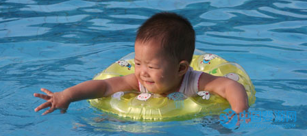 婴儿游泳的这些好处，第二条你都不一定知道