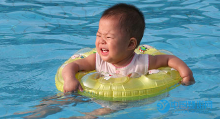 婴儿游泳的这些好处，第二条你都不一定知道