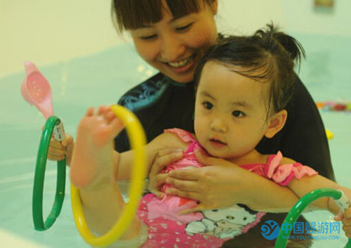 「宝宝游泳的好处」宝宝游泳的好处，可不是随便说说