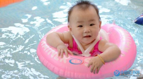站在家长的角度看婴儿游泳的好处