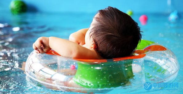 剖腹产宝宝为什么要多游泳？专家眼中婴儿游泳的好处