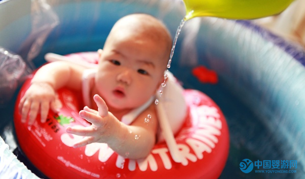 坚持婴儿游泳的好处让家长更希望宝宝从小就游泳