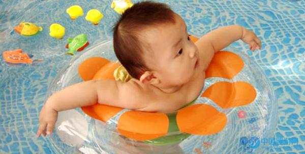 坚持婴儿游泳的宝宝长得更高