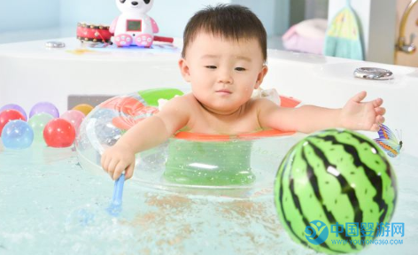 专家解读宝宝游泳多久最适宜，游泳的频率