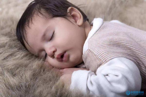 宝宝喜欢张口睡觉怎么办？宝宝张嘴睡觉的危害你要知道！