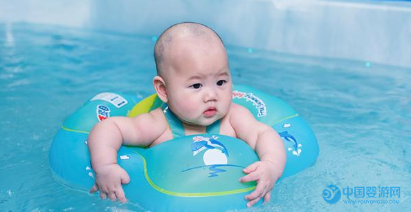 婴儿游泳要带什么东西?有哪些好处，关于婴儿游泳常见问题，都在这里了