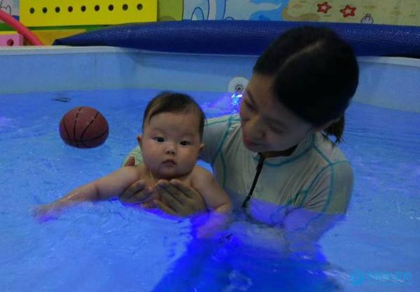 婴儿游泳馆客流量忽高忽低的四大原因
