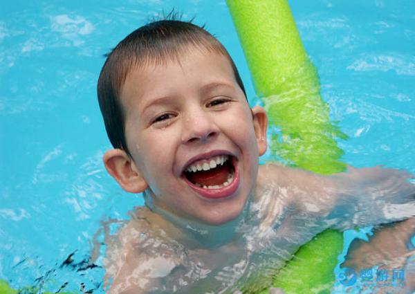 婴儿游泳馆六一儿童节活动宣传标语！