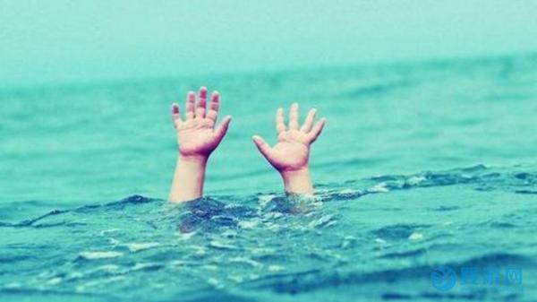婴儿游泳溺水怎么急救，关键时刻能救孩子的命！