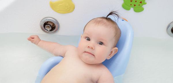 婴儿游泳不仅提高宝宝食欲，还有这些好处！