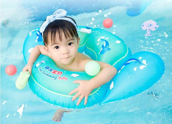 婴儿游泳和亲子游泳有什么区别？为什么婴儿游泳更受家长欢迎？
