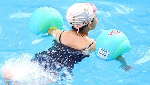关于婴儿游泳圈的选择，三岁的宝宝戴哪种游泳圈比较好？